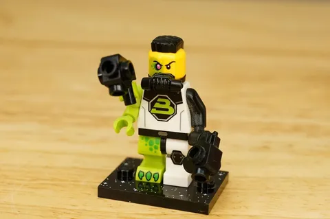 LEGO Space CMF 26 Minifigure Blacktron Mutant 71046 col26-12 With Space Base