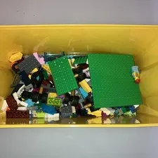 Small Lot Of Legos 