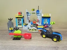 LEGO Batman: Defend the Batcave 10672 Juniors Missing 1 Cape