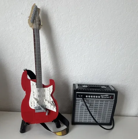 LEGO Ideas Fender Stratocaster 21329 Guitar, Amp & Stand, 1074 pcs 18+