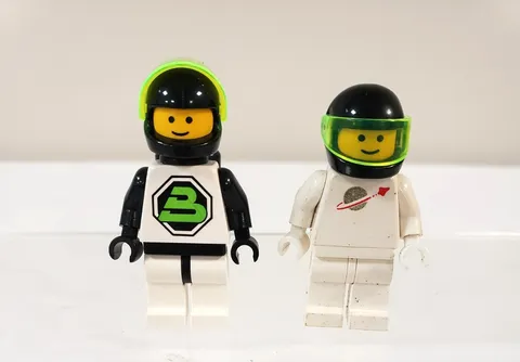 2 Lego Space Minifigures Lot Classic Space and Blacktron II