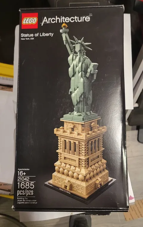 LEGO ARCHITECTURE: Statue of Liberty (21042)