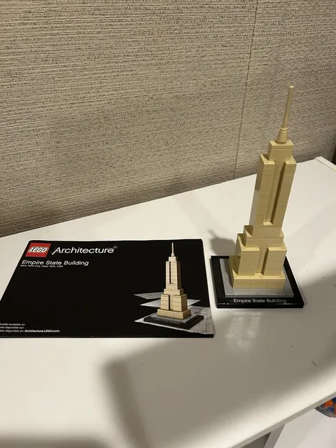 LEGO ARCHITECTURE: Empire State Building (21002)