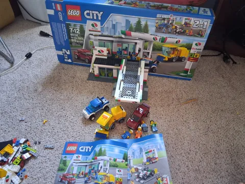 Lego City 60132 Service Station Used - incomplete