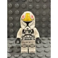 Lego Clone Trooper Pilot (Phase 1) Minifigure #sw1425 Yellow Marking Nougat Head
