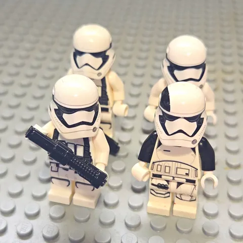 LEGO Star Wars Stormtrooper  Minifigures Lot of 4 w/ Black Blaster Accessories