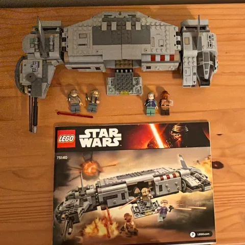 LEGO Star Wars 75140 Resistance Transporter 100% Completed w/ Manual & Minifigs.