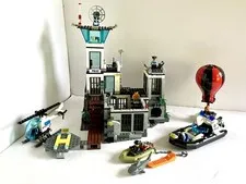 Lego City: Prison Island (60130) / RETIRED / Pre-Owned 99%