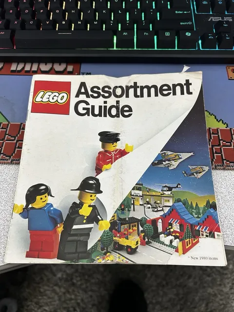 Vintage LEGO Assortment Guide Catalog Booklet Classic 1980s Collectible