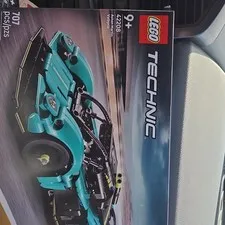 LEGO Technic 42208 Aston Martin Valkyrie Asphalt Legends Unite 707 pcs (Box)