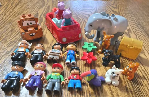 LEGO DUPLO LOT OF ANIMAL FIGURES & PEOPLE-PEPPA PIG CAR & PIGS-MCQUEEN TRUCK