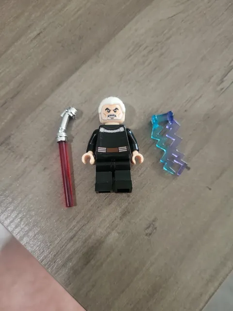 Lego Star Wars Minifigure Count Dooku Minifig & Chrome Lightsaber