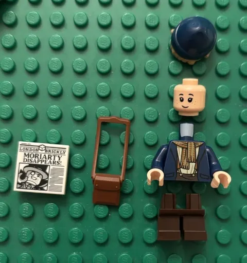New Lego Sherlock Holmes: Book Nook 10351 Exclusive Paige Minifigure