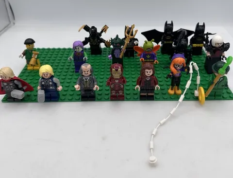 LEGO Super Heroes Minifigure Lot of 17 Batman Iron Man Thor Riddler Joker