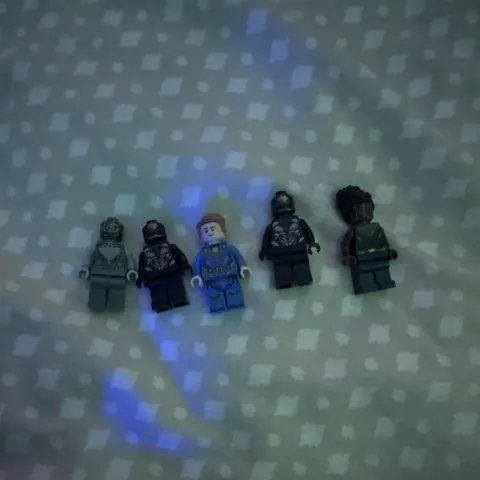 5 Lego marvel mini figures  ￼