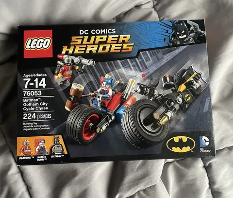 LEGO 76053 Gotham City Cycle Chase DC Super Heroes Batman Harley Quinn 224pc