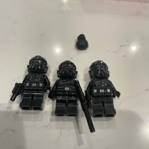 LEGO Star Wars Lot: Iden Versio sw1000 w/ Helmet + 2x Imperial TIE Pilots