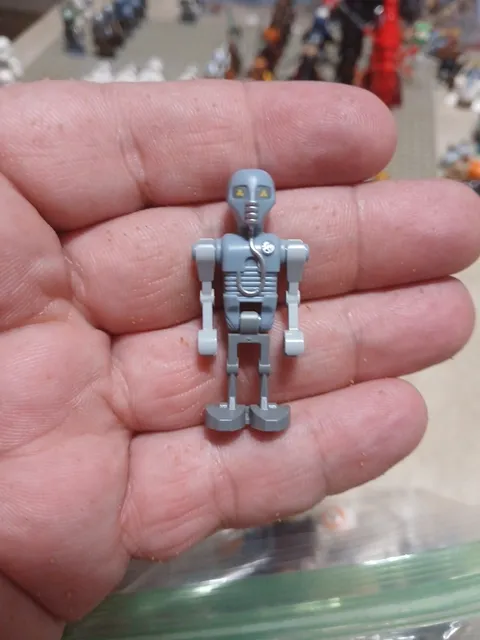 2018 Lego 2-1B Medical Droid, Dark Stone Gray Legs Minifigure.  From Set 75203