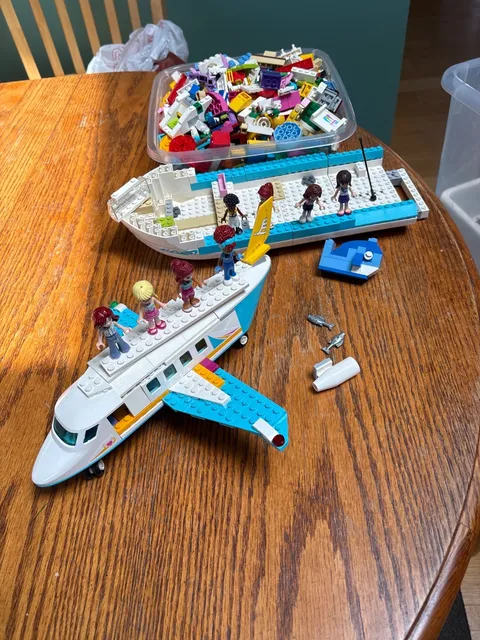 LEGO Friends 8 Mini Figures Jet Plane Partial Yacht and 2 Lbs of Bricks & Parts