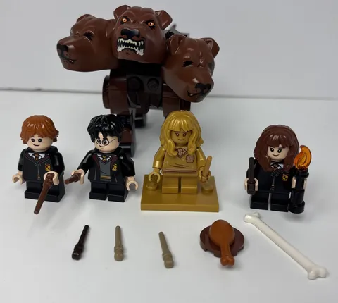 LEGO HARRY POTTER 76387 HOGWARTS FLUFFY ENCOUNTER MINIFIGURE SET & WIZARD CARDS