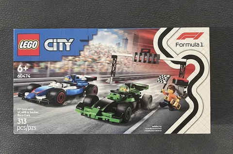 LEGO CITY: F1 Grid with Vcarb & Sauber Race Cars (60474)