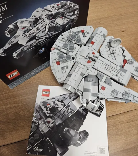 LEGO Star Wars: Millennium Falcon (75375 incl. manual and box)