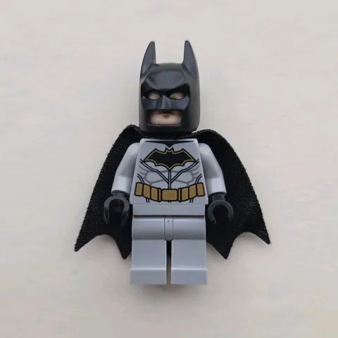 Lego Batman 76117 Light Bluish Gray (Type 3 Cowl) Super Heroes Minifigure READ