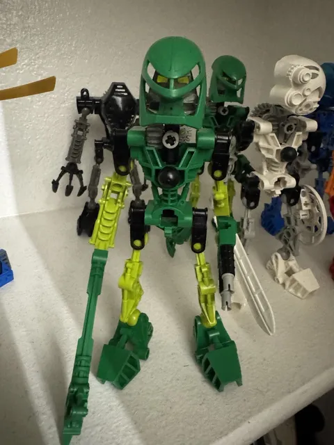 LEGO BIONICLE Lewa (2001) 8535 Complete (Minor scuffs on the mask)