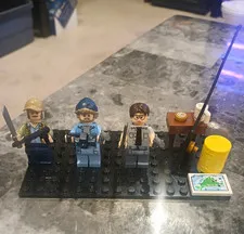 LEGO Jaws Minifigs And Accessories