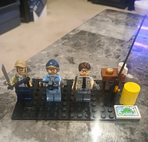 LEGO Jaws Minifigs And Accessories
