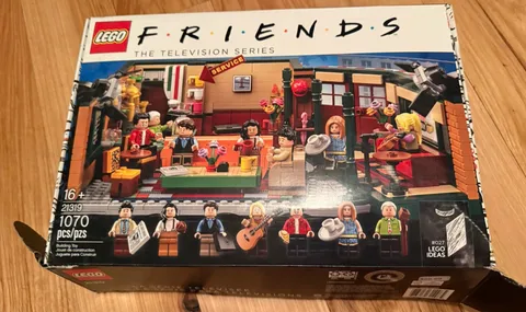 LEGO Ideas Friends Central Perk 21319 1070 Pieces Building Set