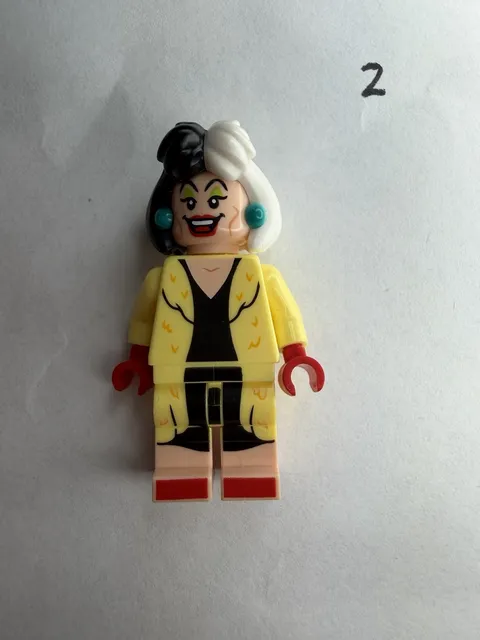 LEGO Disney Series 100 Minifigures 71038 Cruella de Vil