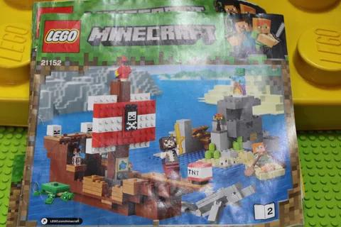 LEGO (21152) MINECRAFT, Pirate Ship Adventure, Used, 100% Complete w/ Manuals