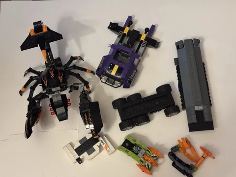 LEGO - Miscellaneous Space Sets / Parts - LOT As Pictured