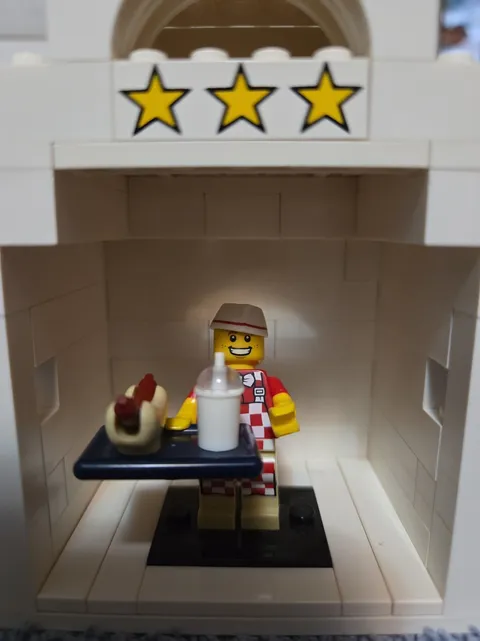 Lego MiniFigure Series 17 HOT DOG VENDOR  # 71018