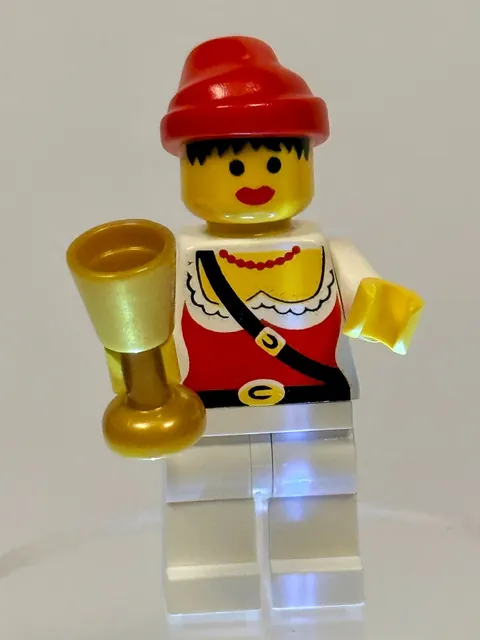 LEGO® Vintage 1991 "Female Pirate" (pi058) Red Bandana-Golden Goblet   Excellent