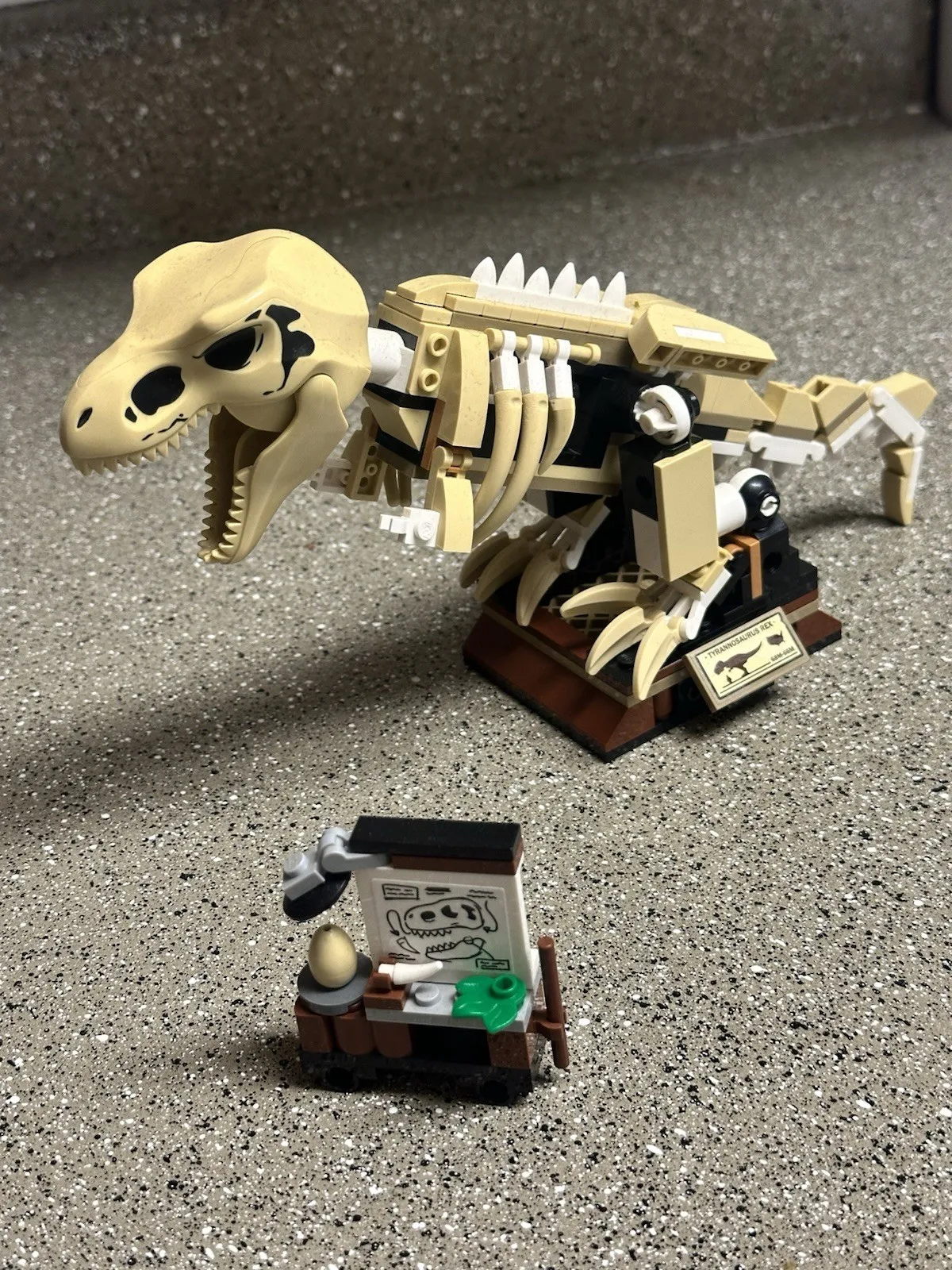LEGO Jurassic World: T. rex Dinosaur Fossil Exhibition (76940)