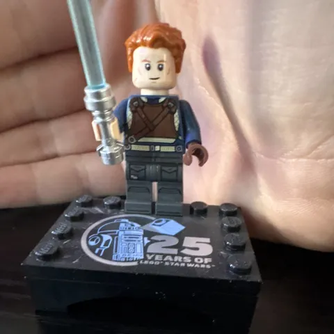 LEGO Star Wars Cal Kestis Minifigure Stand 25 Years Anniversary sw0001