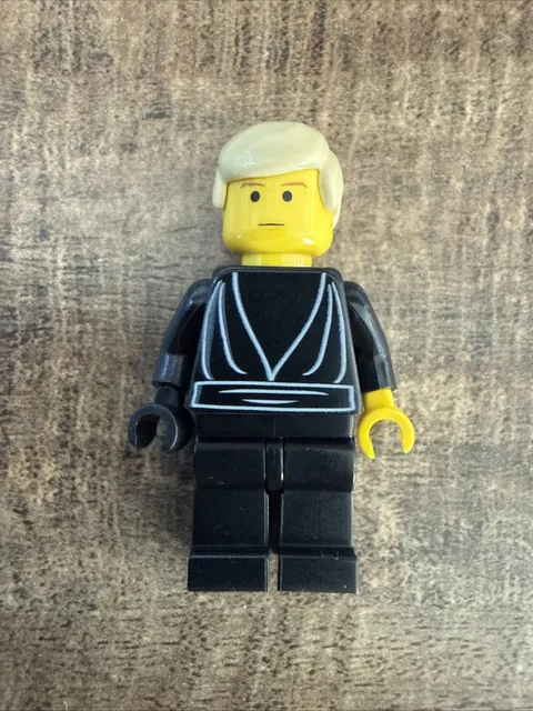 LEGO Luke Skywalker w/ Black Right Hand Vintage Star Wars 2002 Retired RARE!