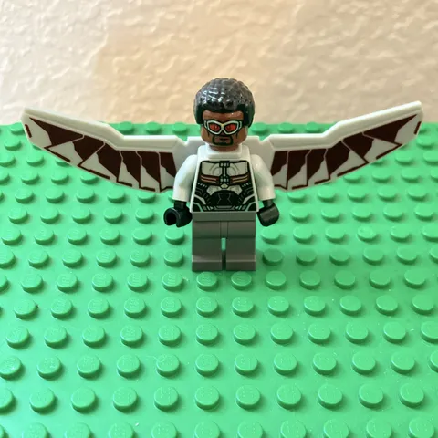 LEGO Marvel Super Heroes Falcon Minifig 76050 AUTHENTIC