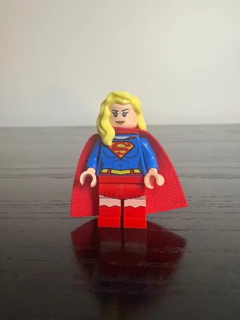 LEGO Supergirl Minifigure 76040 DC Superheroes Great condition