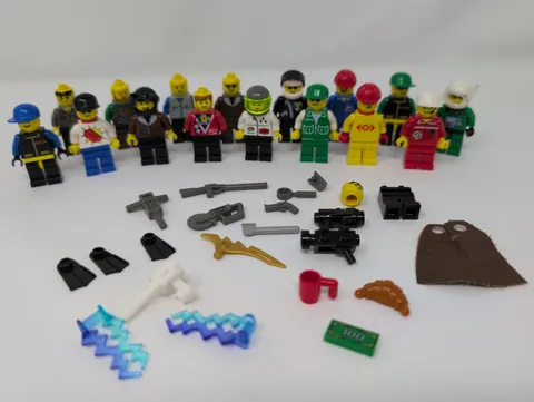 Lot of 16 LEGO Minifigures - Mixed Lot with Weapons & Accessories - Some Vintage