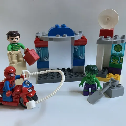 Spider-Man and Hulk Adventures Duplo Lego Set 10876 98% COMPLETE