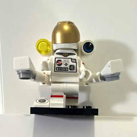 LEGO Minifigures Series 26 Space White Astronaut w/ Gold Helmet & Accessories