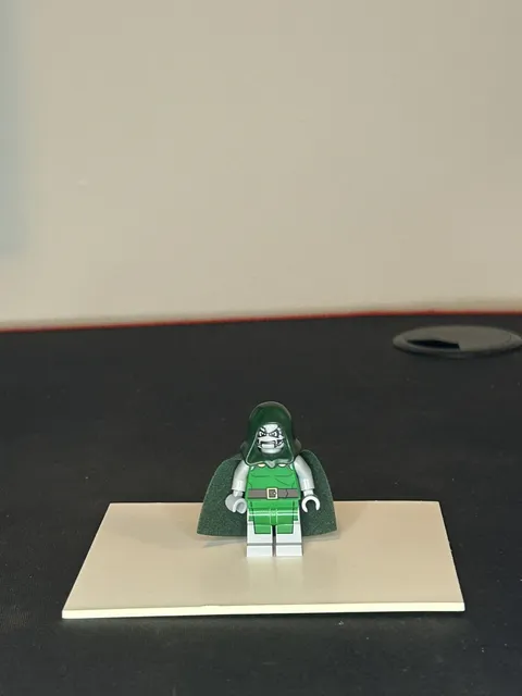 LEGO Marvel Dr. Doom Minifigure sh0052 76005 