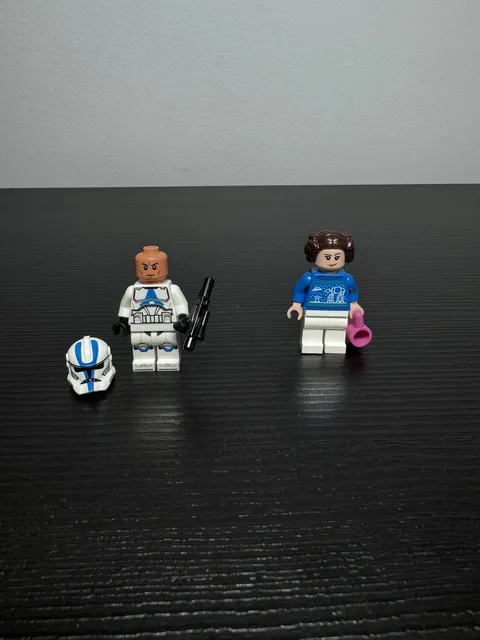 ⁠LEGO Star Wars Minifigure Lot Clone Trooper & Princess Leia Holiday Sweater⁠