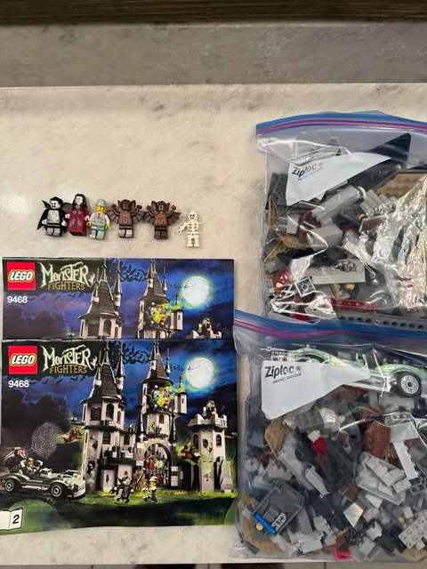 LEGO Monster Fighters Vampyre Castle 9468 90-100% Complete Set w/Manuals