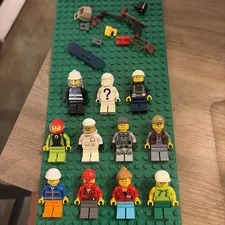 Lego Bulk Minifigure Lot OF 11 100% Genuine Lego Figs Great Condition USED (36)