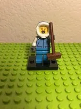 LEGO Minifigurine Snow Sweeper With Broom Mini Figure From Advent Set