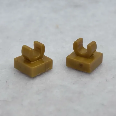 LEGO 15712 Pearl Gold Tile, Modified 1 x 1 with Open O Clip (x2)